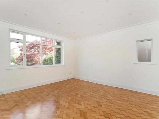 House for rent in London Borough of Redbridge, Greater London