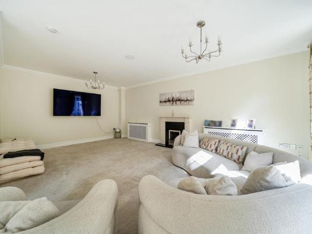 House for rent in Sunningdale