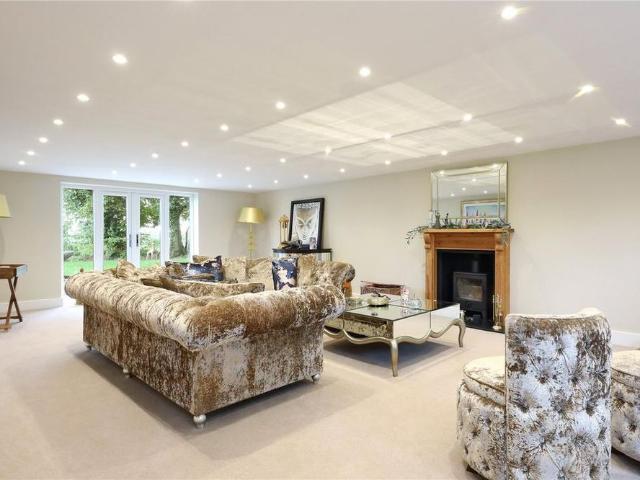 House for rent in Pouchen End, Hertfordshire