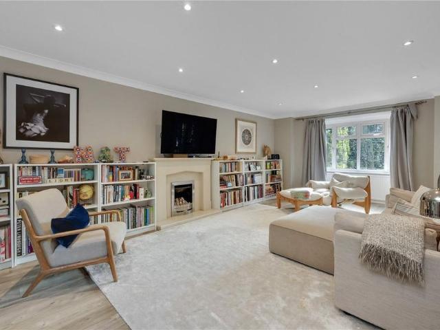 House for rent in Lower Green Esher, Blackhills
