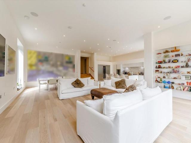 House for rent in Martin's Heron, Winkfield