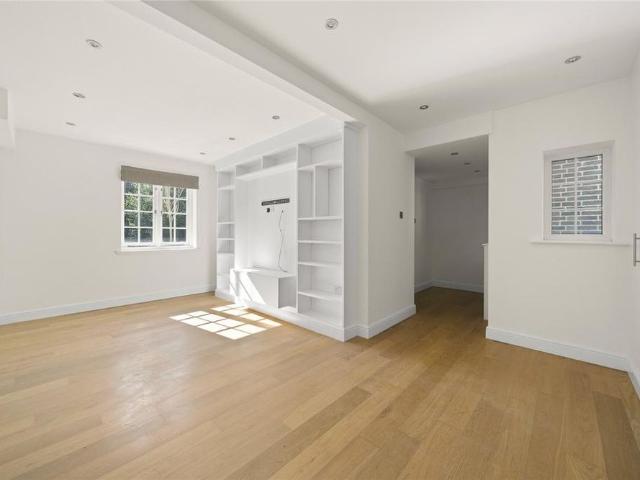 House for rent in Row Town, Surrey