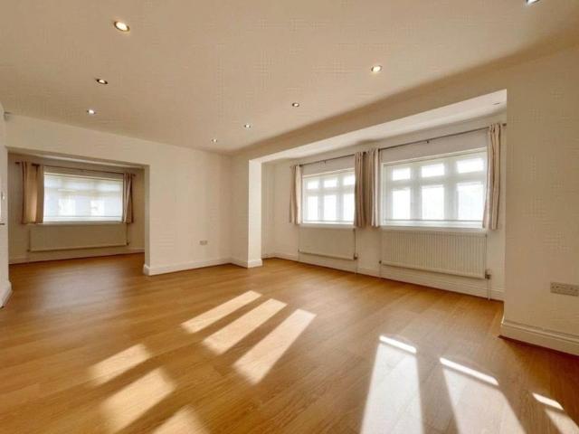 House for rent in Mill Hill, Greater London