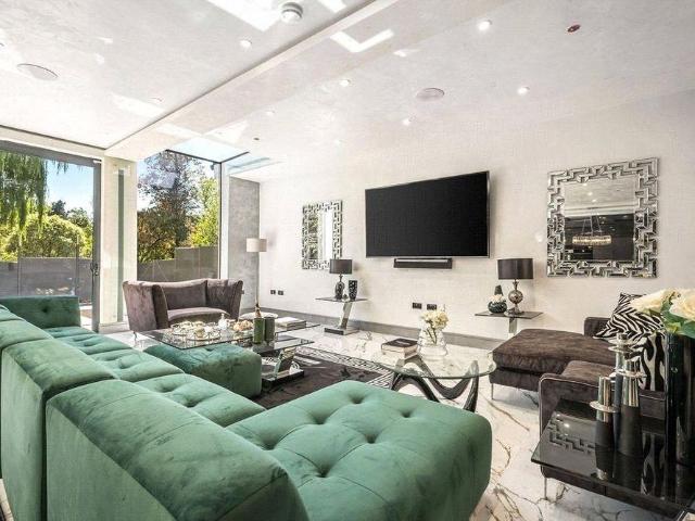 House for rent in Hadley Wood, Greater London