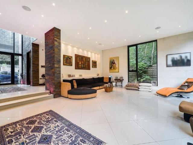House for rent in Little Stanmore, Greater London
