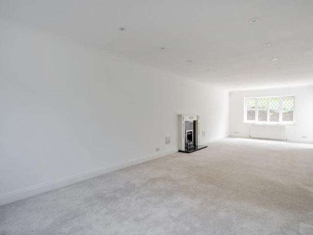 House for rent in Caterham Valley, Hillview