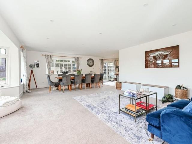 House for rent in Eversley, Hart