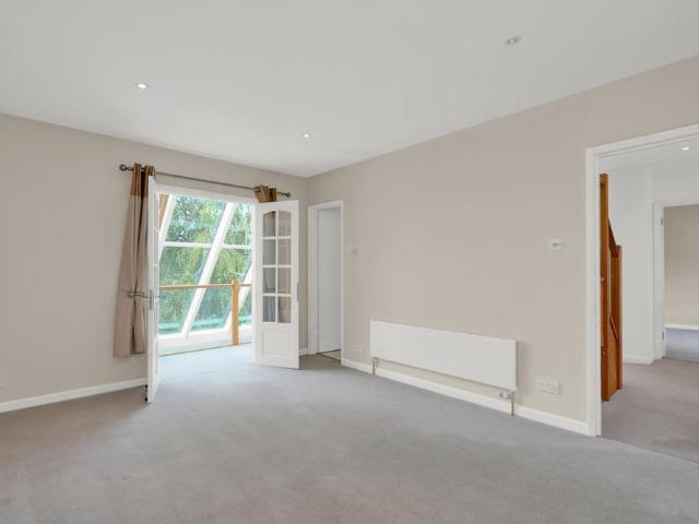 House for rent in Lower Green Esher, Blackhills