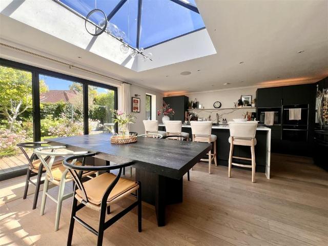 House for rent in Pachesham Park, Surrey