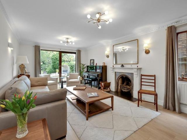 House for rent in Blackhills, Surrey