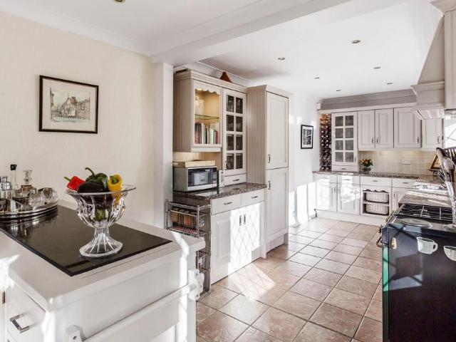 House for rent in Caterham Valley, Hillview