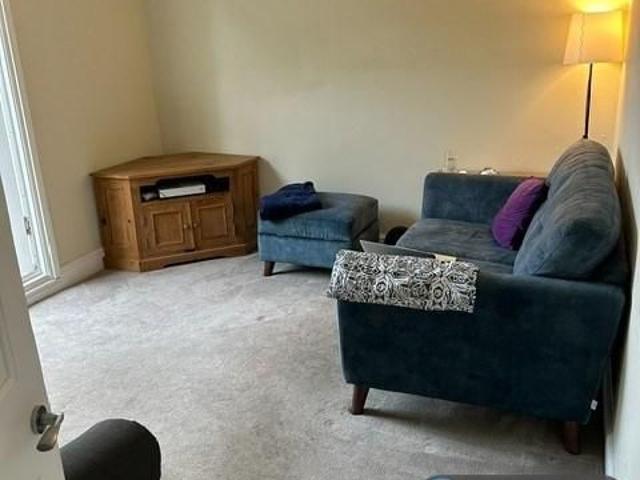 House for rent in Row Town, Surrey