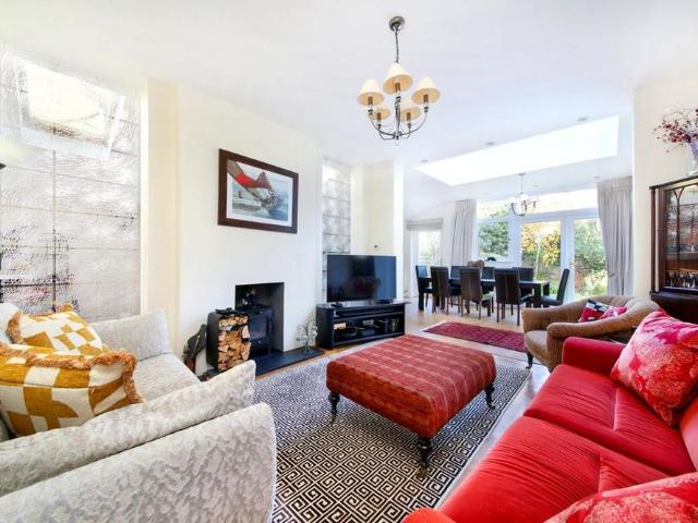 House for rent in London Borough of Richmond upon Thames, Greater London