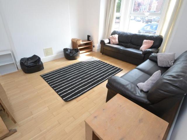 House for rent in Compton Acres, Barton In Fabis
