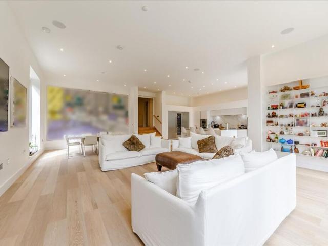 House for rent in Sunningdale