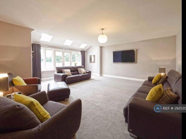 House for rent in Hatching Green, Five Acres