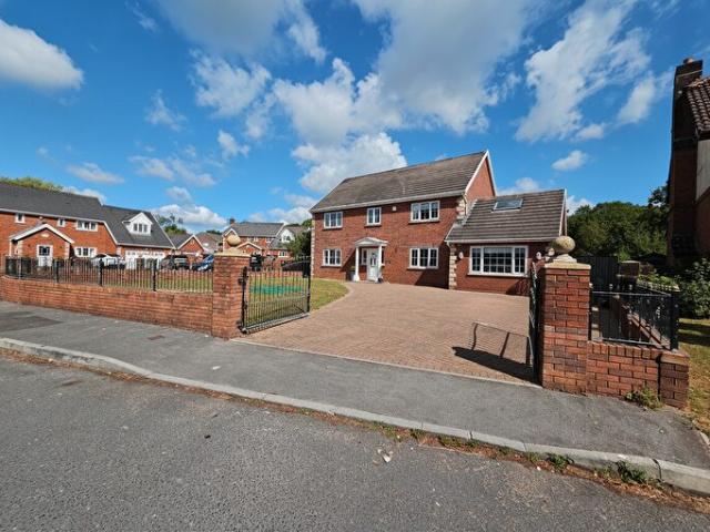Apartment for rent in Parc Gwernfadog, Ynystawe