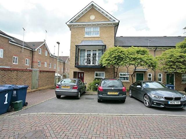 Apartment for rent in Cowley Marsh, The Slade