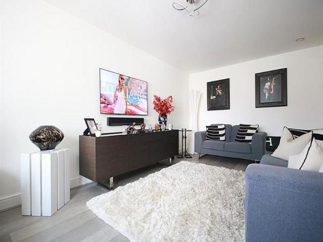 House for rent in Colshaw Farm, Wilmslow