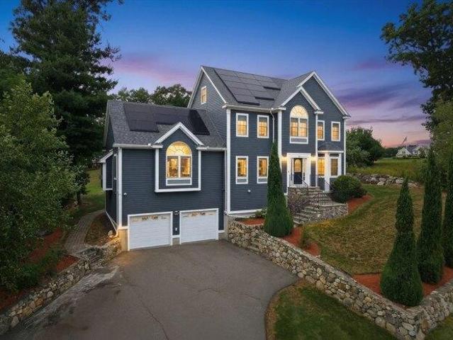 House for sale in Dracut, Massachusetts