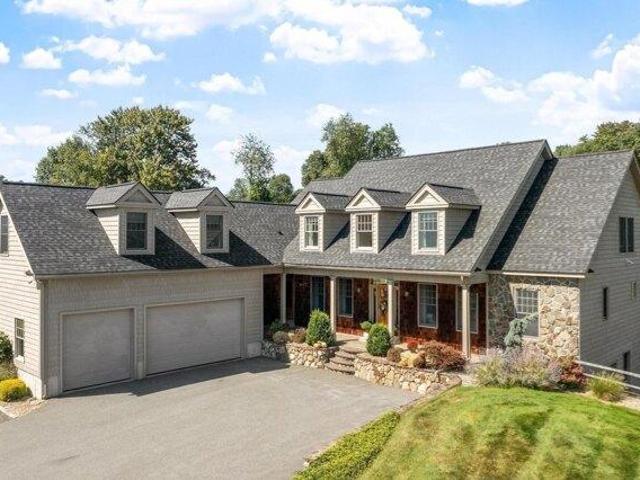 House for sale in Dracut, Middlesex County