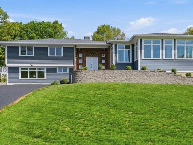 House for sale in Dunstable, Massachusetts