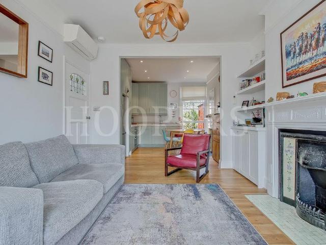 Flat for sale in Cricklewood, Greater London