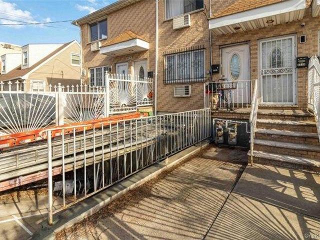 House for sale in Queens, Arverne