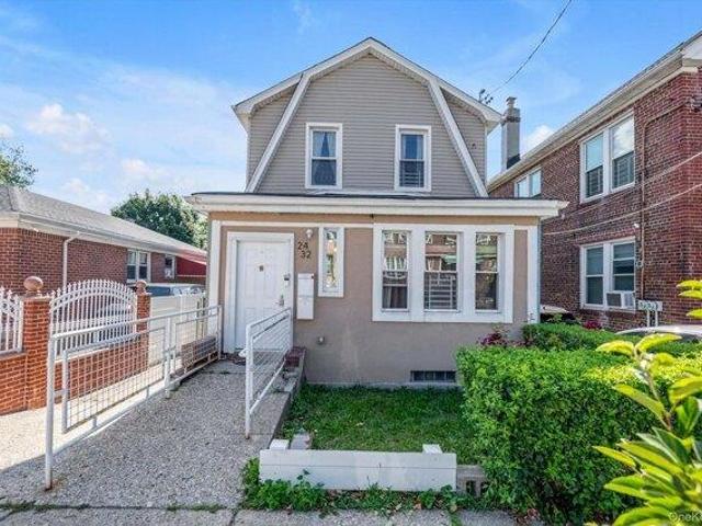 House for sale in Queens, Arverne