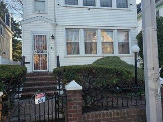 House for sale in Queens, Arverne
