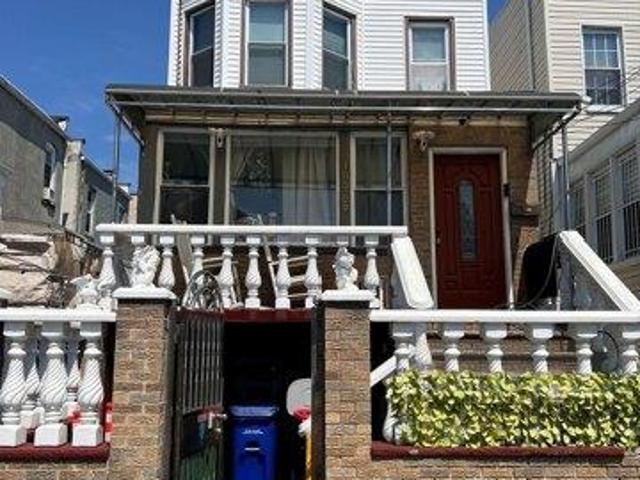 House for sale in Queens, Arverne