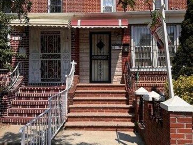 House for sale in Queens, Arverne