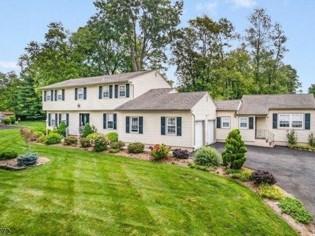 House for sale in Cooks Bridge, East Hanover