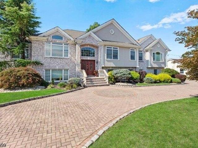 House for sale in East Hanover, New Jersey