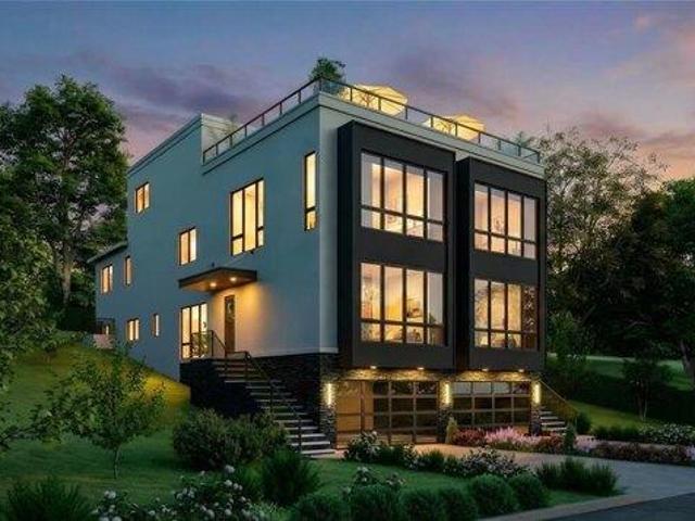 House for sale in Edgewater, New Jersey