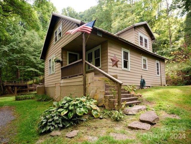 House for sale in Elk Park