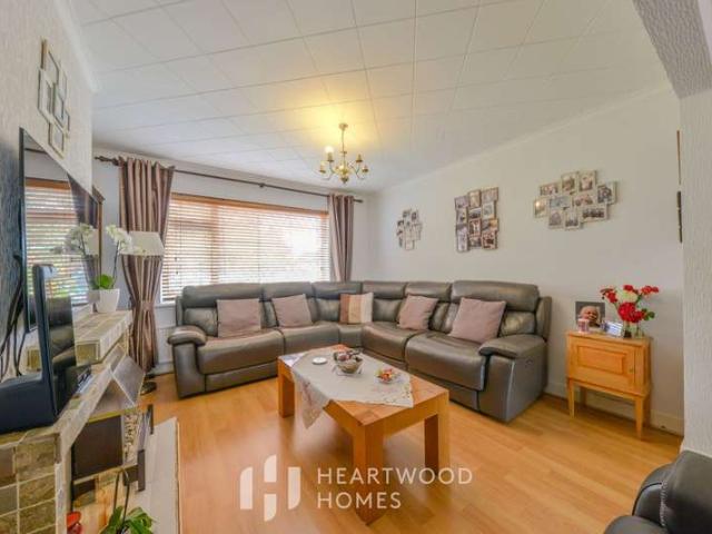 Cottage for sale in Napsbury Park, Five Acres