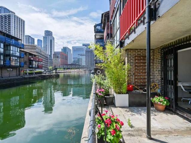 Terraced House for rent in London, Blackwall