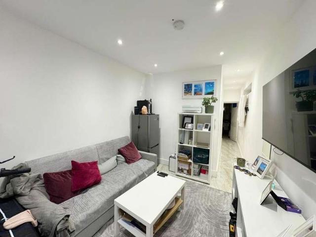 Cottage for sale in Alperton, Greater London