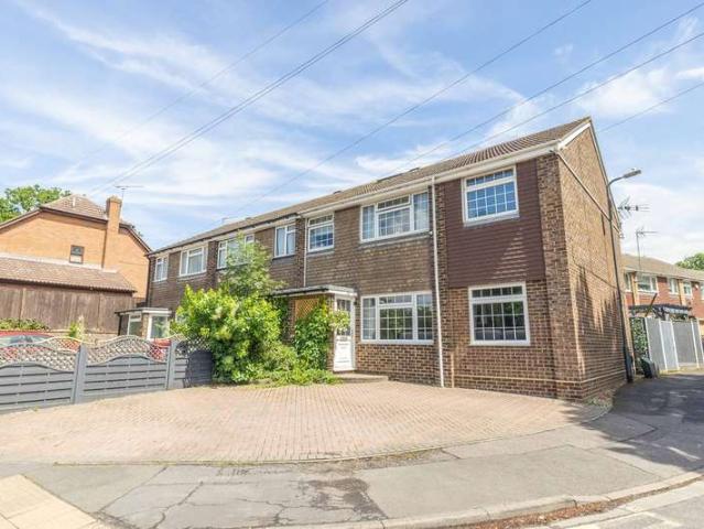 Cottage for sale in Slough