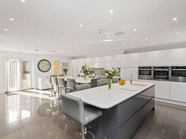 Cottage for sale in Fauldhouse, Scotland