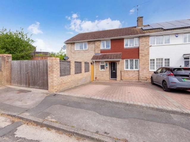 Cottage for sale in Highway, Maidenhead