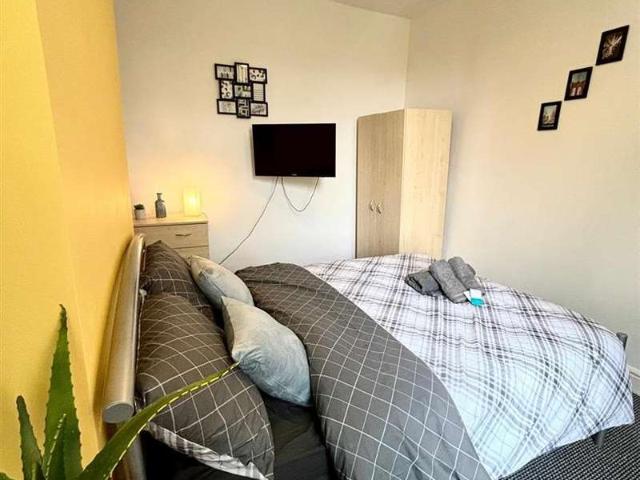 Cottage for sale in Higher Broughton, Salford