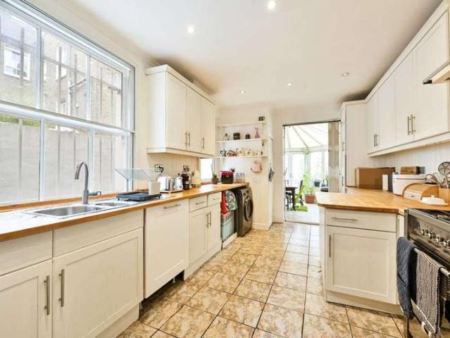 Terraced House for rent in Fulham, Fulham