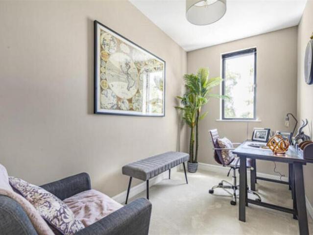 Cottage for rent in Cat Hill, England