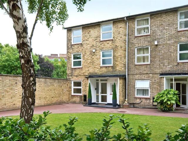 Terraced House for rent in St John's Wood