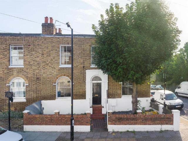 Terraced House for rent in Peckham