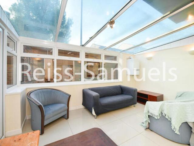 Cottage for rent in Canary Wharf, Greater London