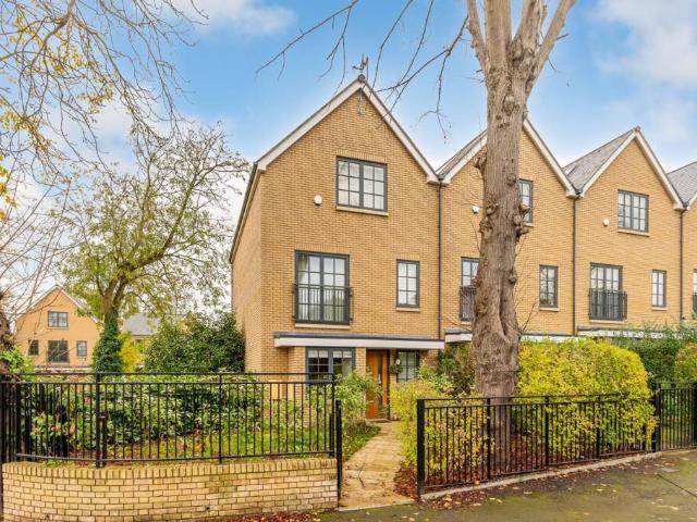 Terraced House for rent in Sydenham