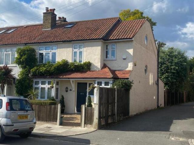 Cottage for rent in Ham, Greater London